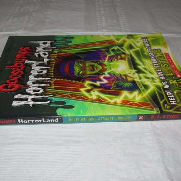 R.L. Stine Goosebumps Horrorland HELP! WE HAVE STRANGE POWERS! Chapter Book (#10 - Picture 3 of 4